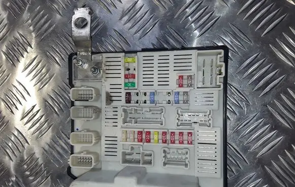 Renault Scenic II - Grand scenic II Fuse module 5191580A8 6888463180 8200481866J