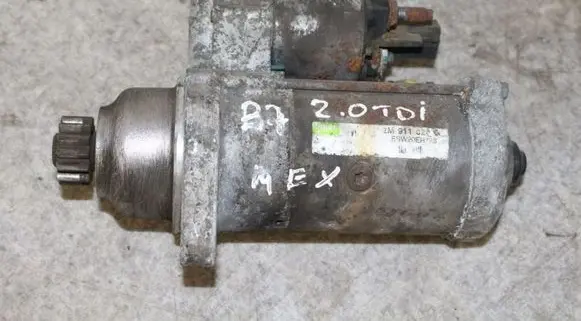 Volkswagen PASSAT B7 Starter motor