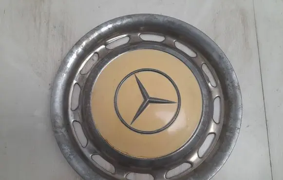 Mercedes-Benz 250 280 W108 R14 wheel hub/cap/trim A1.7