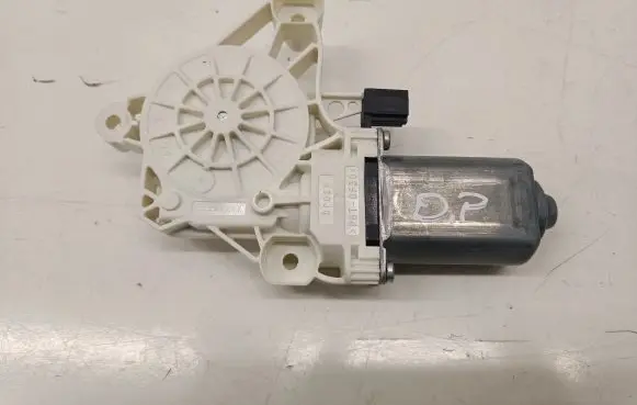 Mercedes-Benz C W206 Front door window regulator motor A0009065108