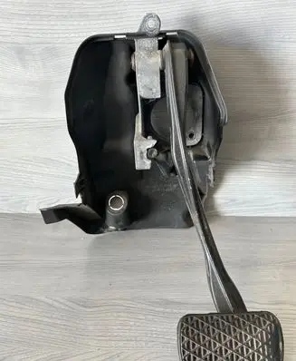 Mercedes-Benz E W211 Brake pedal A2116840918