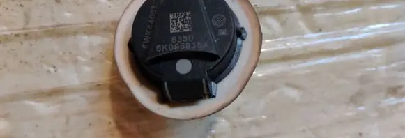 Volkswagen Jetta VI Airbag deployment crash/impact sensor 5K0959354