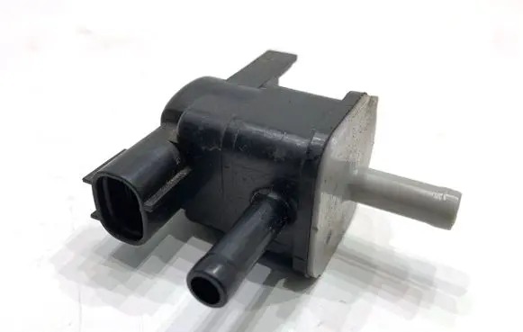 Toyota Yaris Fuel pressure regulator 90910TC002