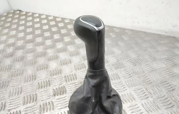 Skoda Fabia Mk2 (5J) Gear lever shifter trim leather/knob 5J0711113M