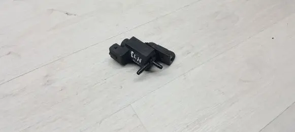 BMW 1 E81 E87 Vacuum valve 72234100 1742712