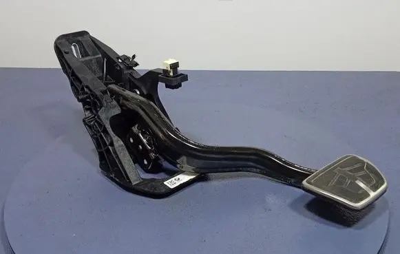 BMW 5 G30 G31 Accelerator throttle pedal 6874273