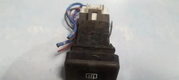 Nissan Almera Windscreen/window heater switch