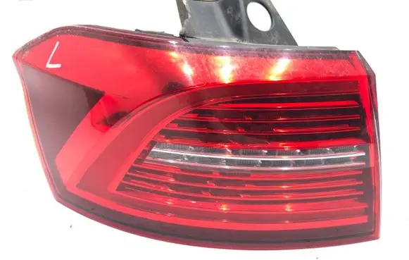 Volkswagen PASSAT B8 Rear/tail lights 