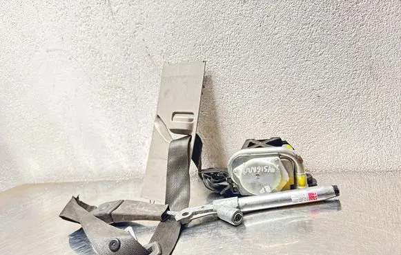 Opel Insignia A Front seatbelt 041019 1303851