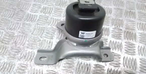Volvo V70 Engine mount bracket 31257674
