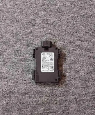 Land Rover Defender Blind spot module L8B214F152BR 28784379