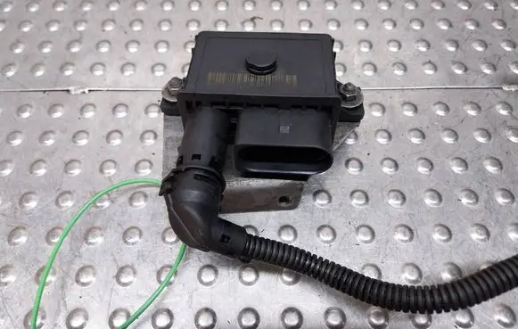 BMW 1 E81 E87 Glow plug pre-heat relay 8591723 S18031736