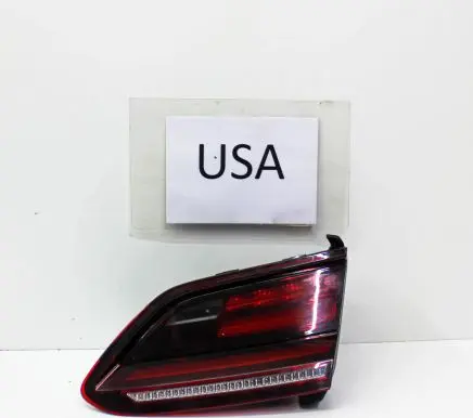 Tailgate rear/tail lights
