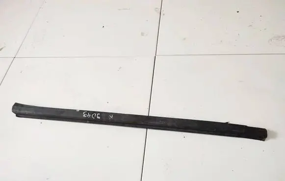 Chrysler Pacifica Front door glass trim molding 