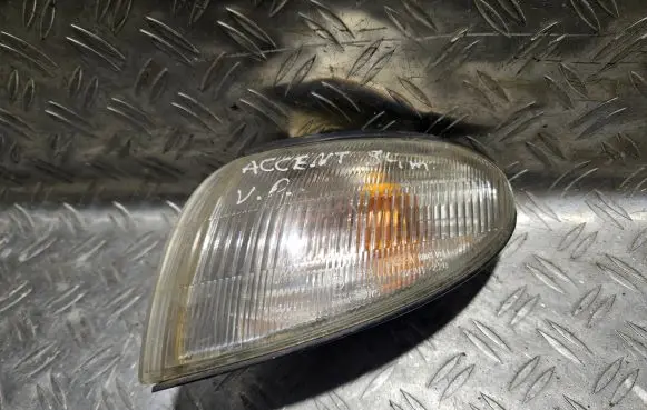 Hyundai Accent Front indicator light 010075 014252