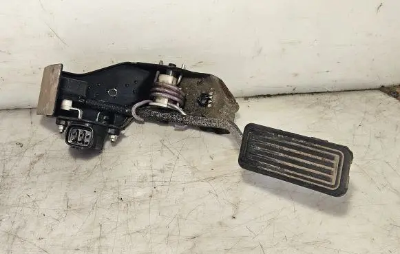 Toyota Avensis T250 Accelerator throttle pedal 8928152021