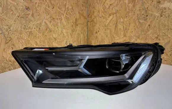 Audi Q7 4M Headlight/headlamp 4M0941011C B014797