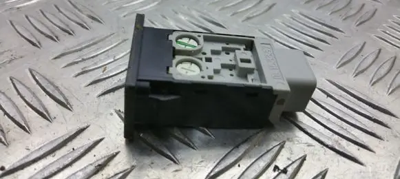 Windscreen/window heater switch