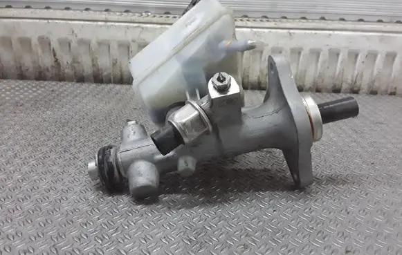 Mercedes-Benz C W203 Master brake cylinder A2034300002