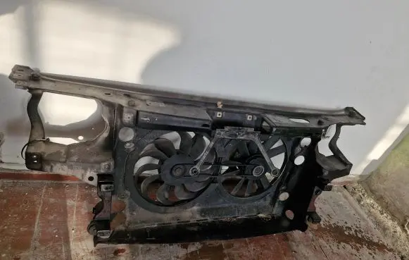 Volkswagen Golf III Radiator support slam panel