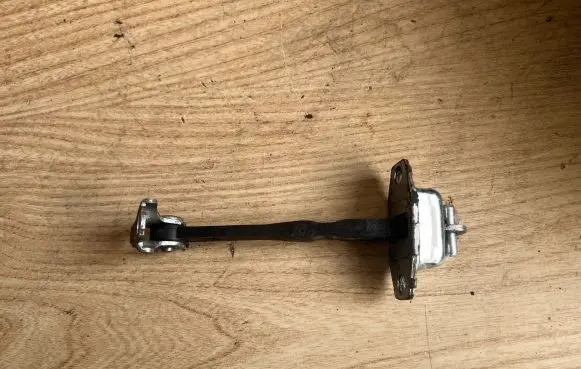 Opel Agila B Rear door check strap stopper