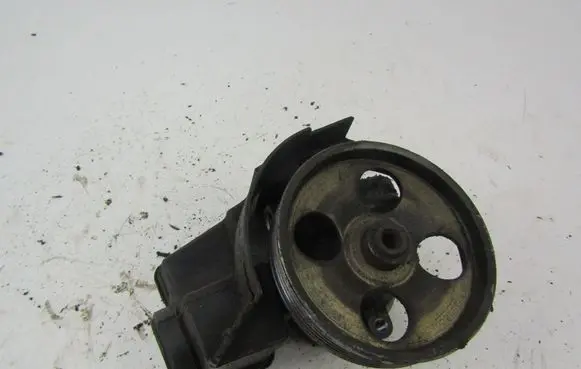 Peugeot 206 CC Power steering pump 