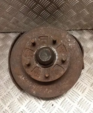 Mazda 929 Front wheel hub