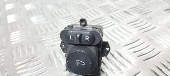 Wing mirror switch