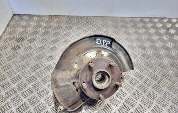 Toyota RAV 4 (XA30) Front wheel hub