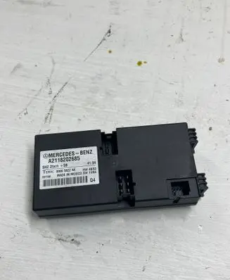 Mercedes-Benz E W211 Seat control module A2118202685 067198 00005822A8
