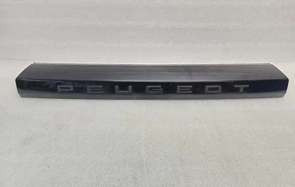 Peugeot 2008 II Tailgate trim 98338259