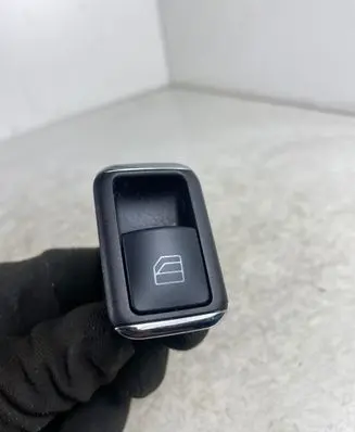 Mercedes-Benz E W212 Electric window control switch A2048707358 03139101 10034661