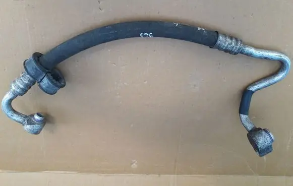 Volkswagen PASSAT B5.5 Air conditioning (A/C) pipe/hose 3B0260704N