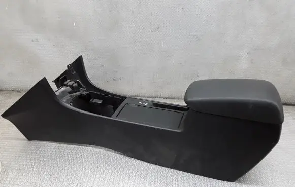 Mazda 3 I Armrest