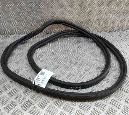 BMW 8 G14 Trunk rubber seal (body) 7453765
