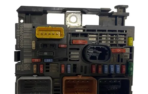 Peugeot 308 Fuse module 9666700480