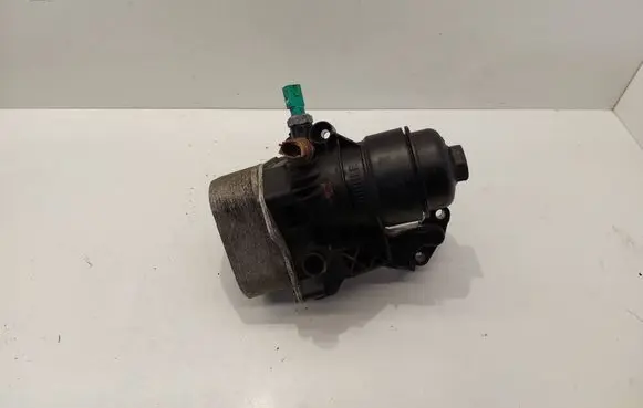 Volkswagen PASSAT B8 Oil filter mounting bracket 03N115389