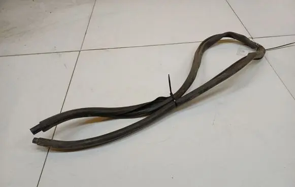Volkswagen PASSAT B5 Engine compartment rubber 