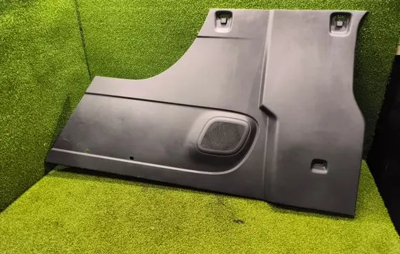 Trunk/boot side trim panel