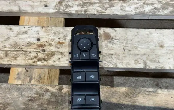 Nissan Qashqai J12 Quarter vent window switch 25401-6UB3A S2412Q022