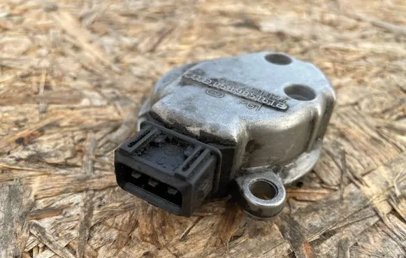 Volkswagen PASSAT B5 Camshaft position sensor 058905161B