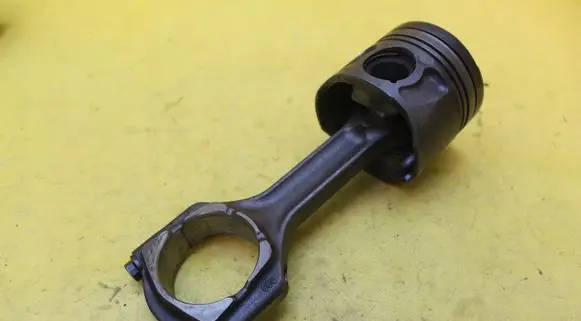Opel Vectra C Piston with connecting rod