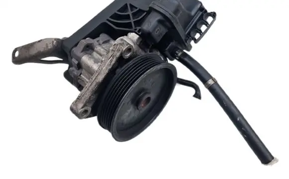 Mercedes-Benz C AMG W204 Electric power steering pump A0064661501