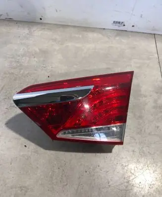 Tailgate rear/tail lights