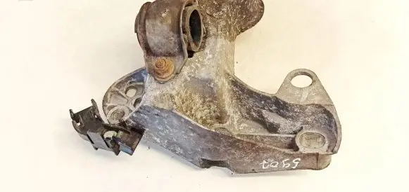 Audi A4 S4 B6 8E 8H Engine mounting bracket 8e0199352