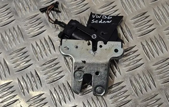 Loading door lock