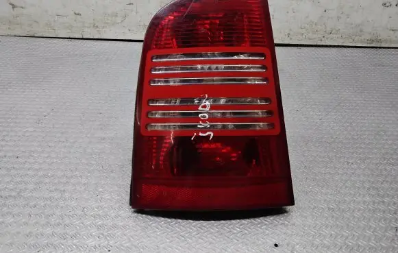 Skoda Octavia Mk1 (1U) Rear/tail lights 1U9945095 1U9945111