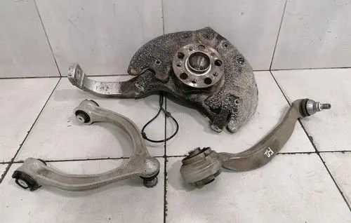 Mercedes-Benz C W205 Front wheel bearing hub A2053325400
