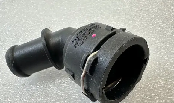 Audi Q7 4L Engine coolant pipe/hose 7L6122291R