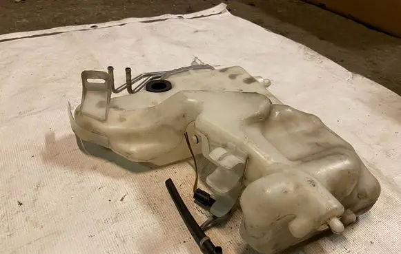 Mercedes-Benz E W211 Windshield washer fluid reservoir/tank 2118600160 A2118600160